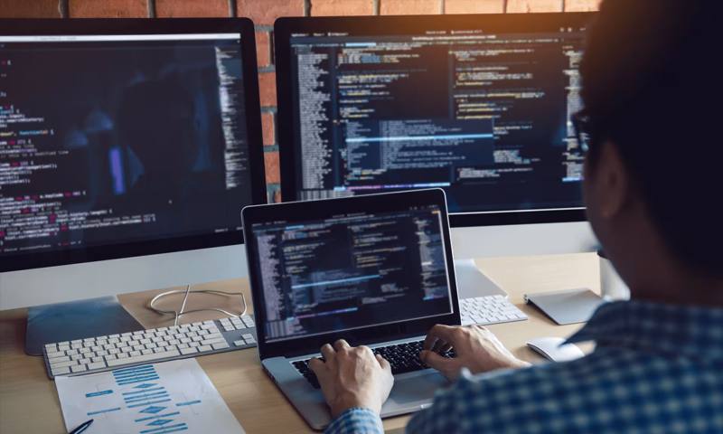 数据科学选型:R与Python如何赋能湛河区网站建设?